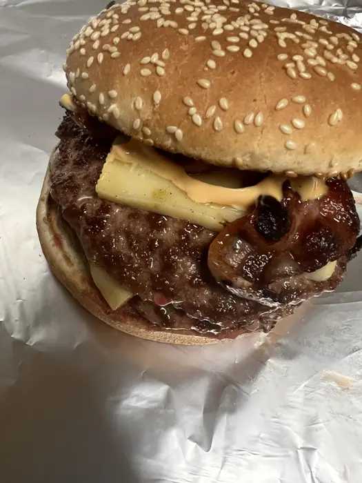 Burger maison — Pizza des Plans, Carros